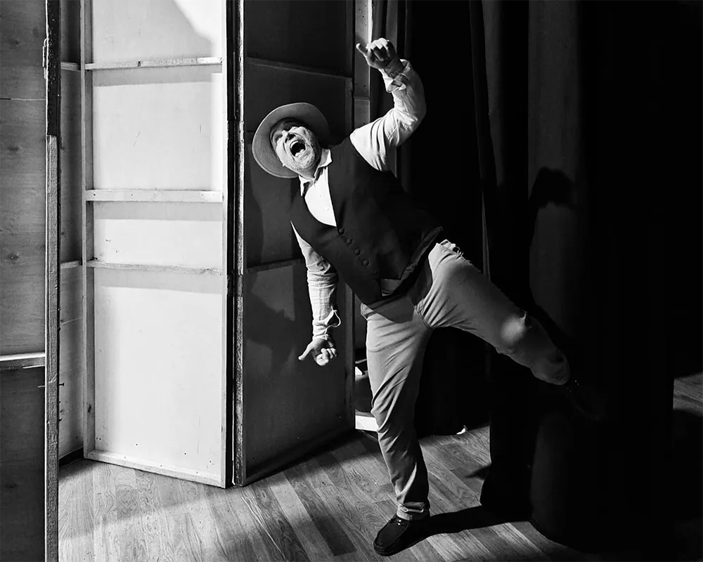 Łukasz Nowicki 2 - scena MediaQ Art